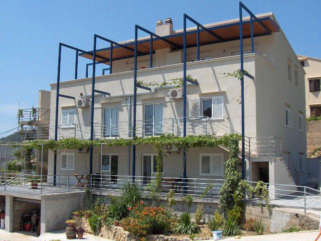 Croatia-Apartment-Komiza-Private accommodation
