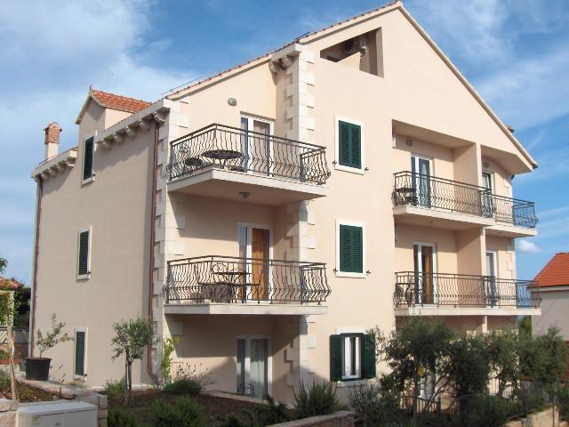 Hrvatska-Apartman-Bol-Privatni smještaj