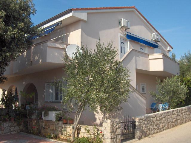 Croatia-Apartment-Mandre-Private accommodation