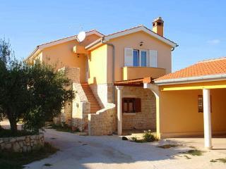 Croatia-Apartment-Nin-Private accommodation