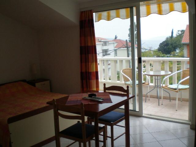 Kroatien-Studioapartment-Kastel Luksic-Privatunterkünfte 