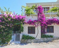 Charming apartment for 4 persons in Hvar